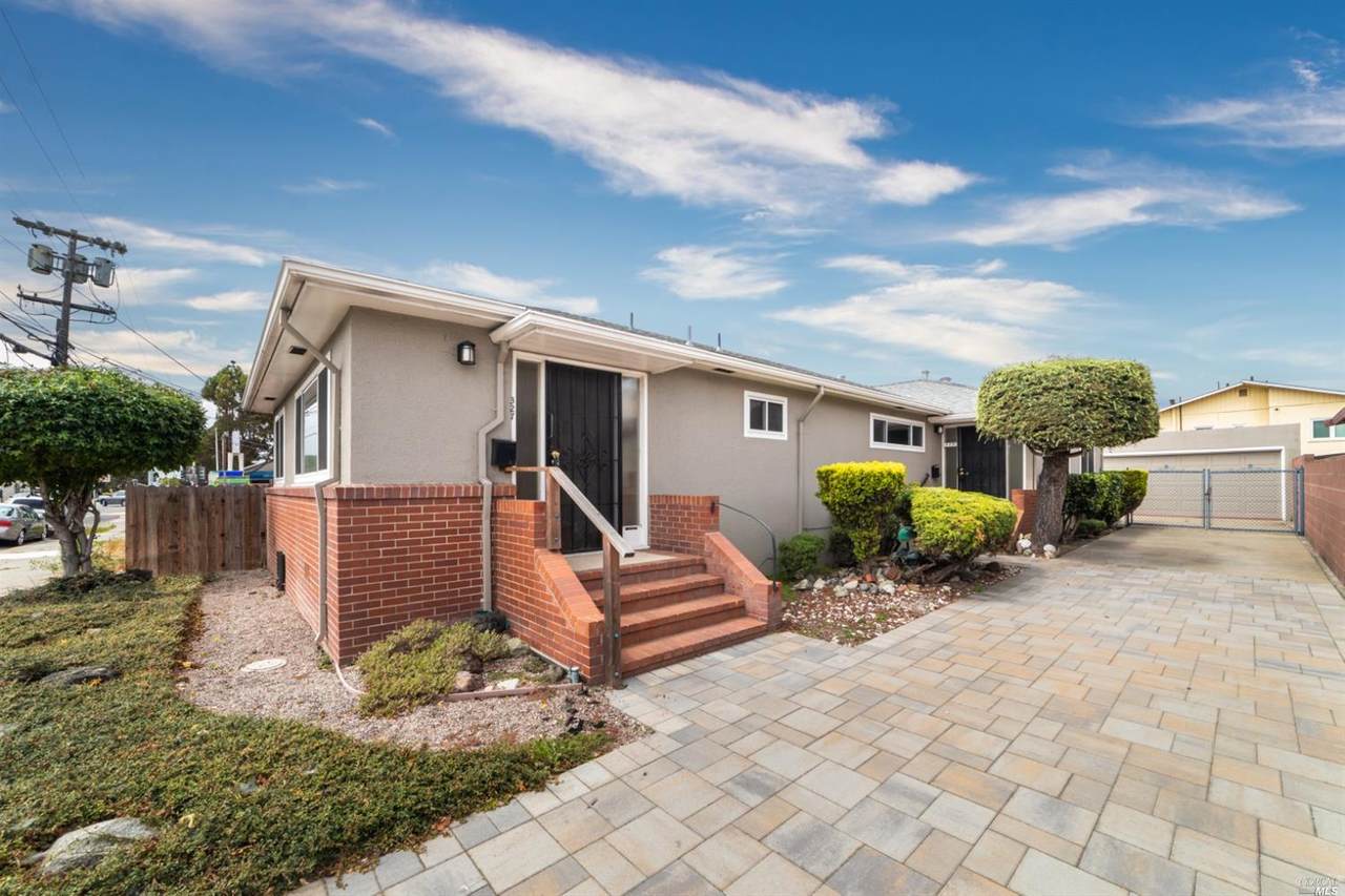 327 37th Street - Photo 1