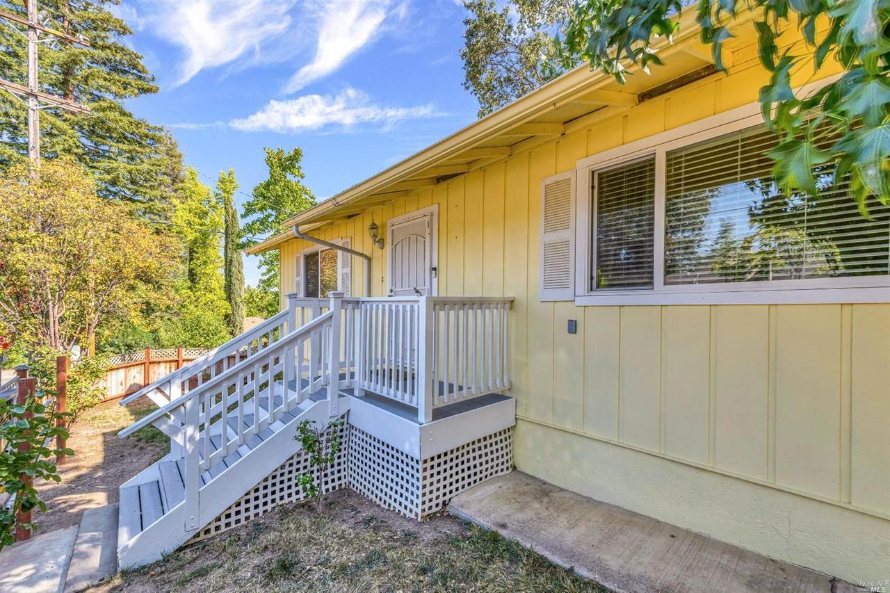 305 Fairview Way - Photo 1