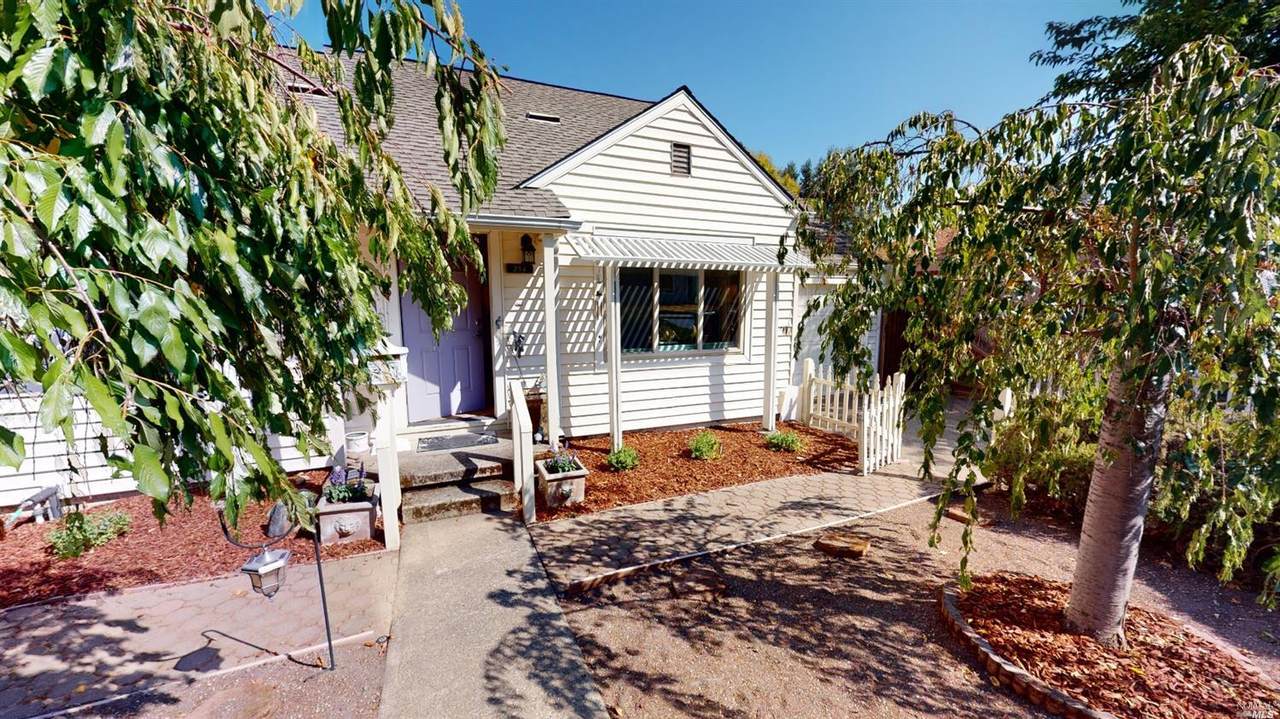 254 Gardens Avenue - Photo 1