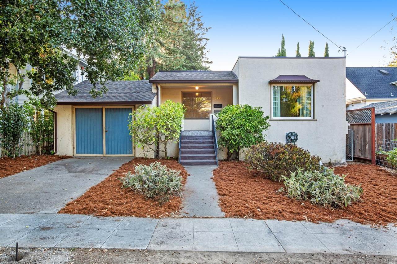 742 Mountain View Avenue - Photo 1