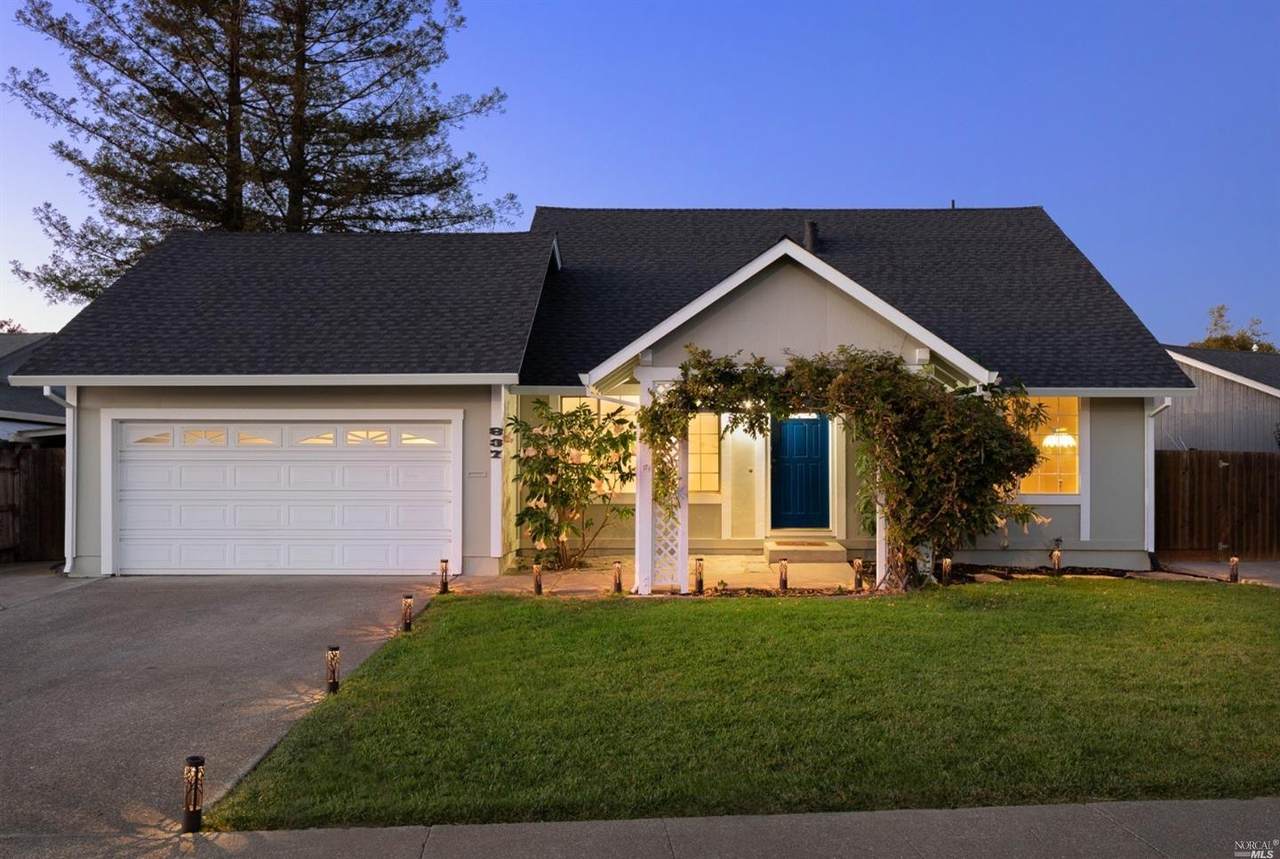 837 Lilac Way - Photo 1