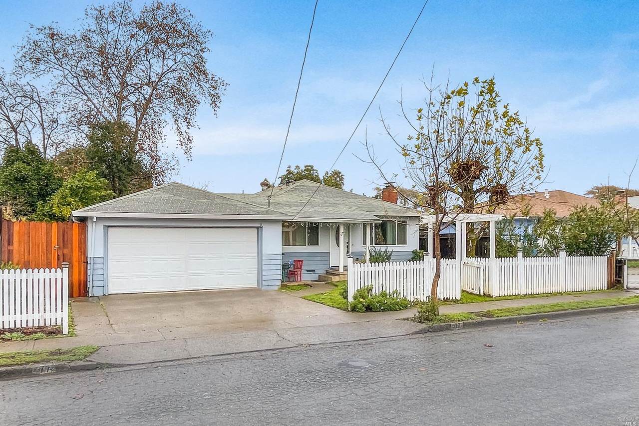 77 Debmar Lane - Photo 1