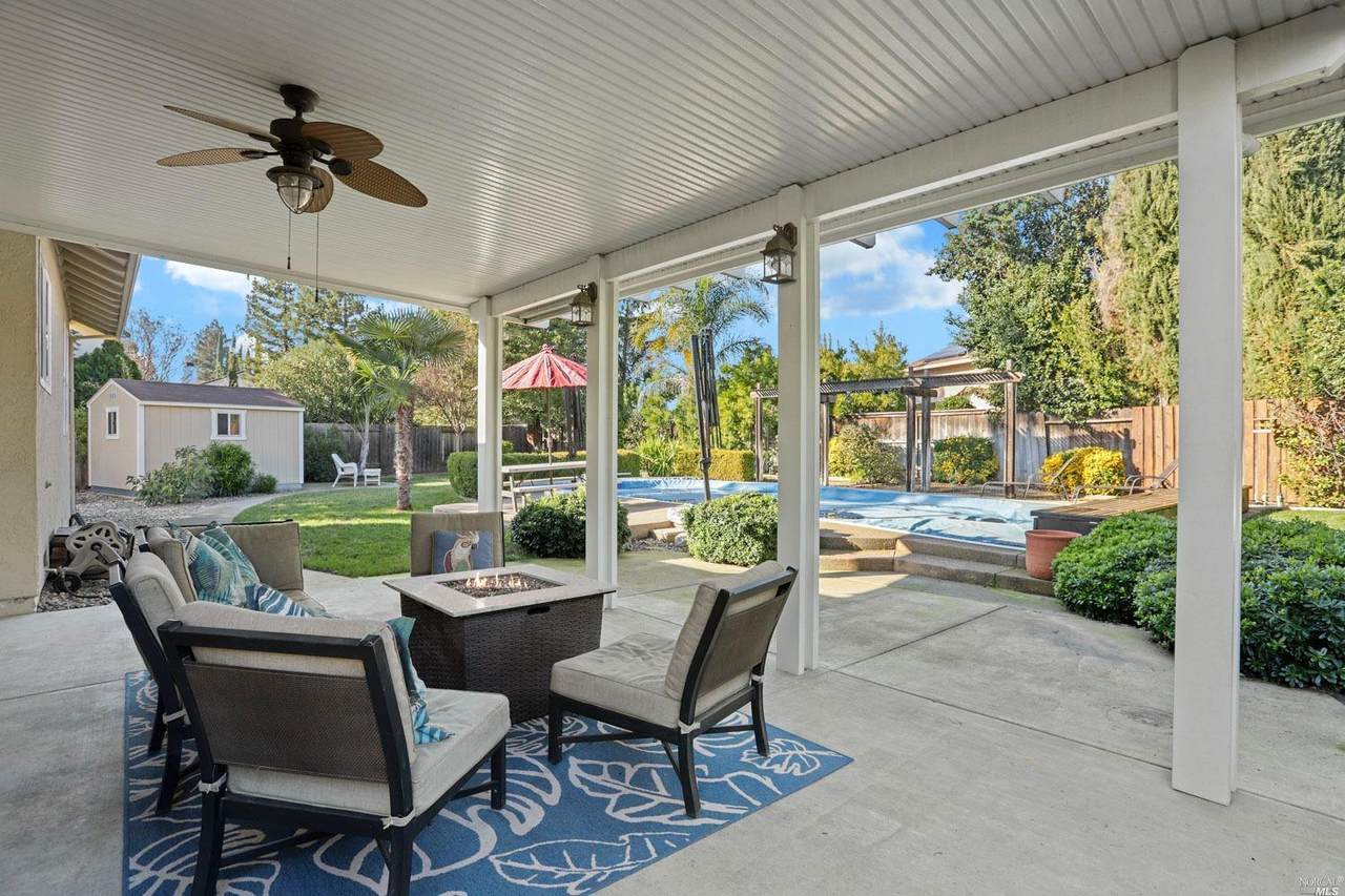 818 Stonegate Court - Photo 1