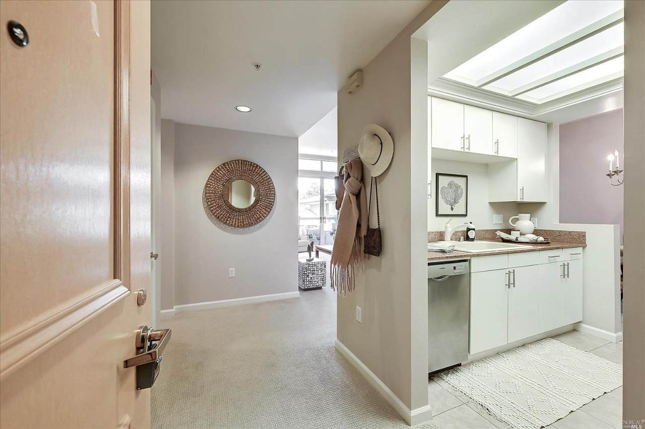 400 Deer Valley Road - Photo 1