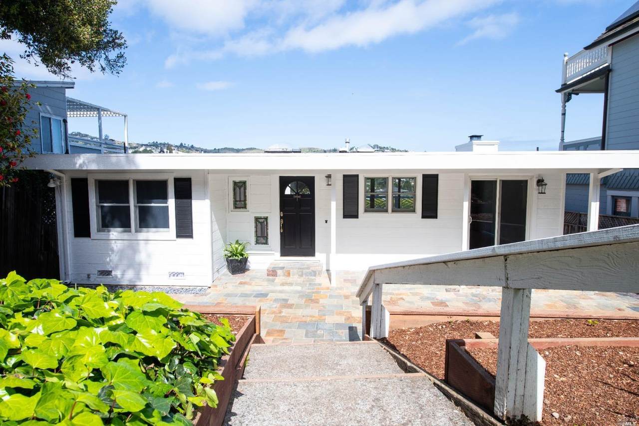 130 Bayview Avenue - Photo 1