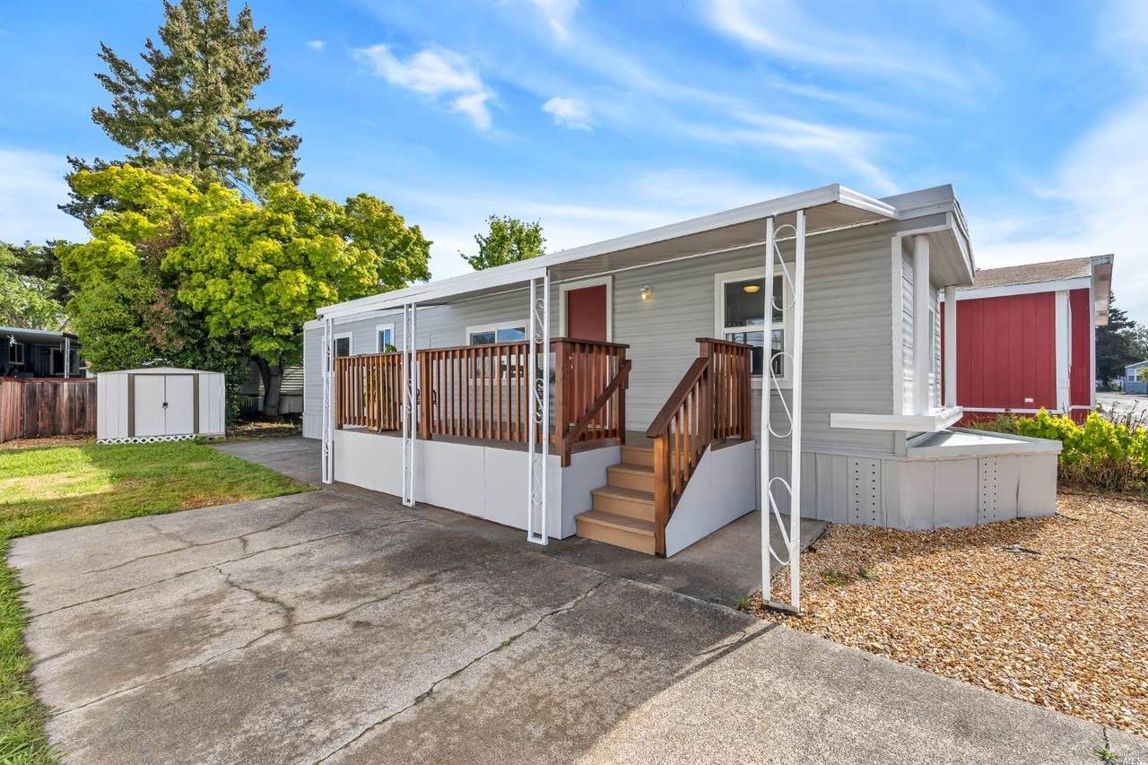 61 Ellie Drive - Photo 1