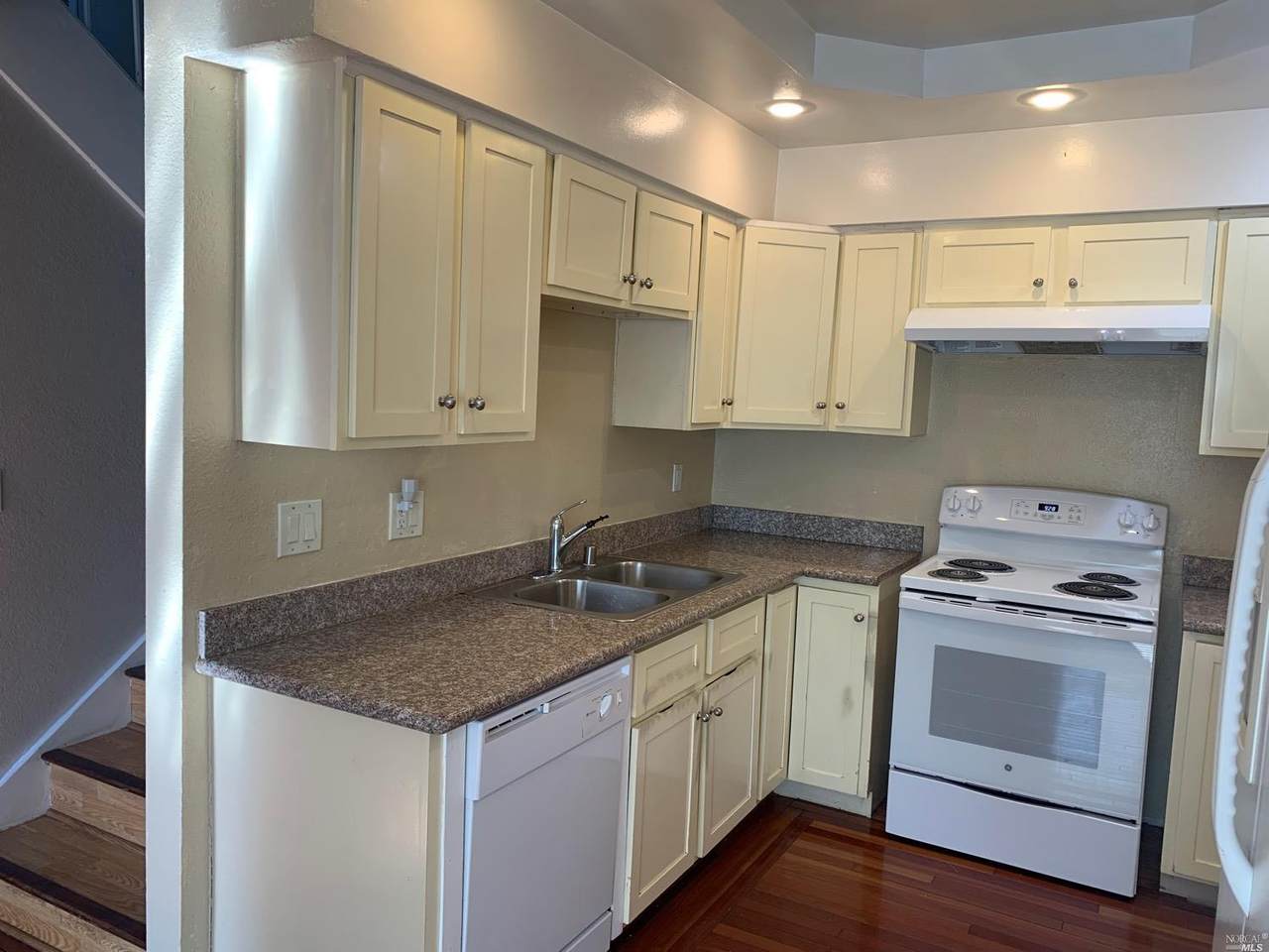 1140 Hartford Place - Photo 1