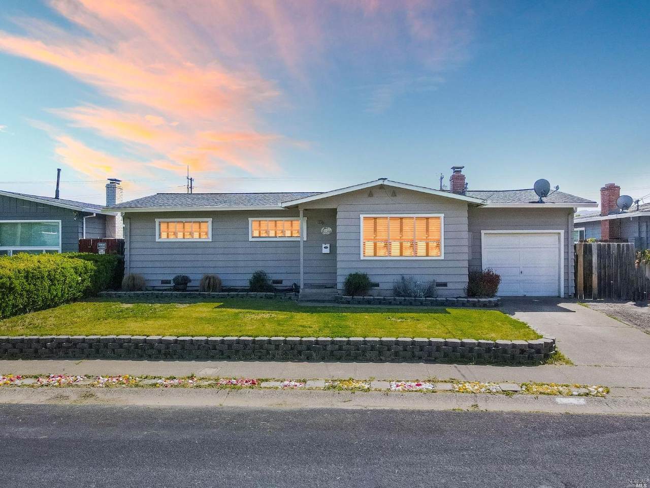 1337 Rose Avenue - Photo 1