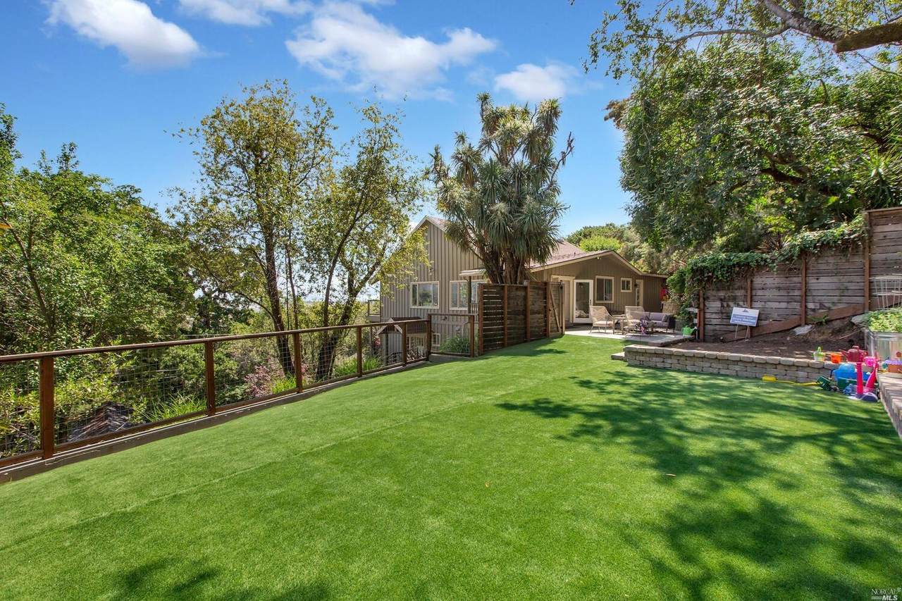 31 Roberts Avenue - Photo 1