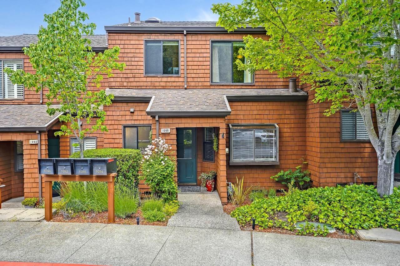 1088 Susan Way - Photo 1
