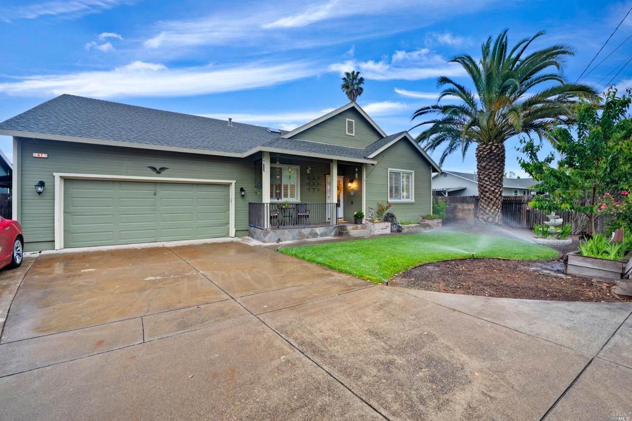 87 Cock Robin Avenue - Photo 1