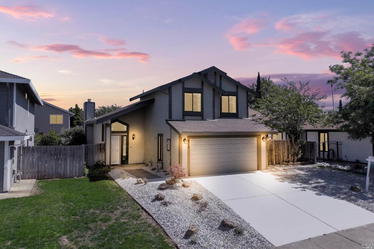 812 Meadowhawk Drive - Photo 1
