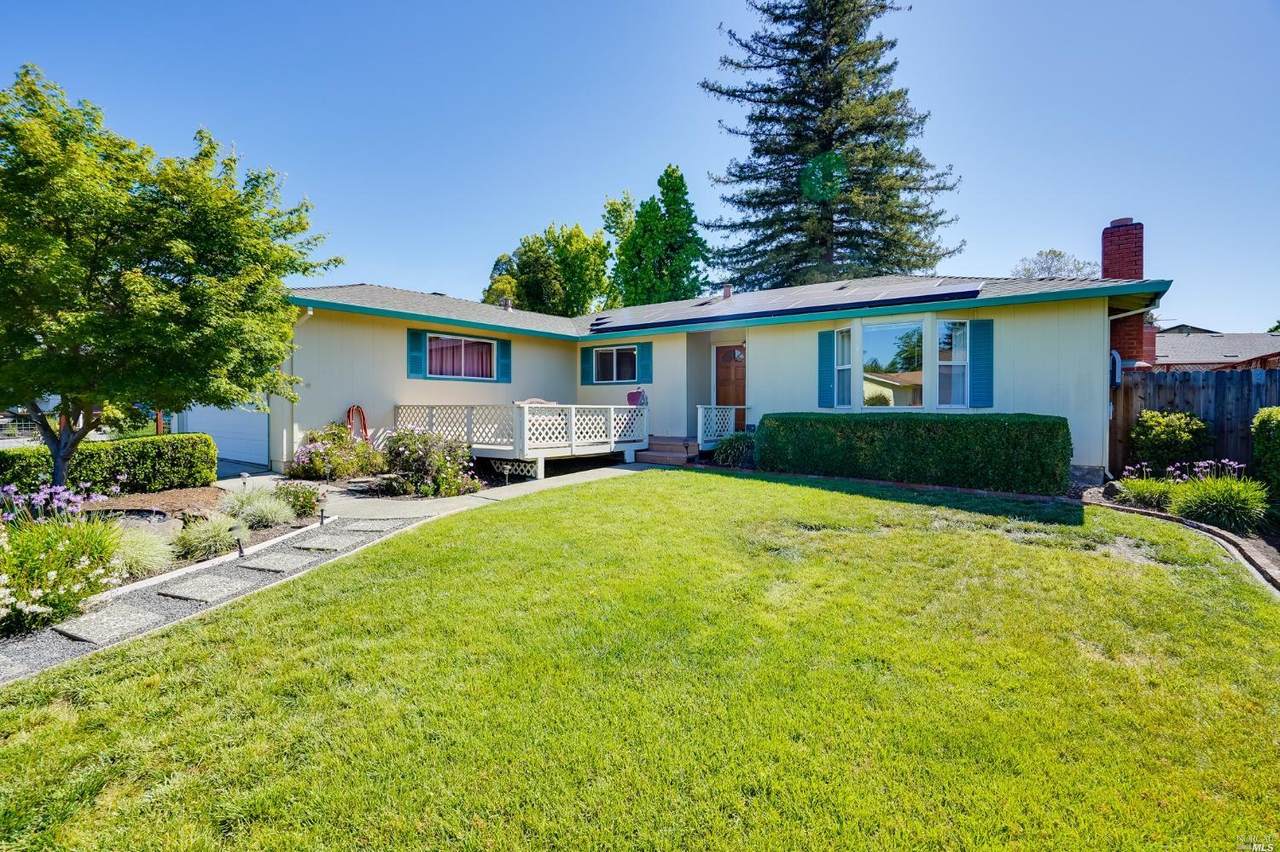 512 Oak Lake Avenue - Photo 1