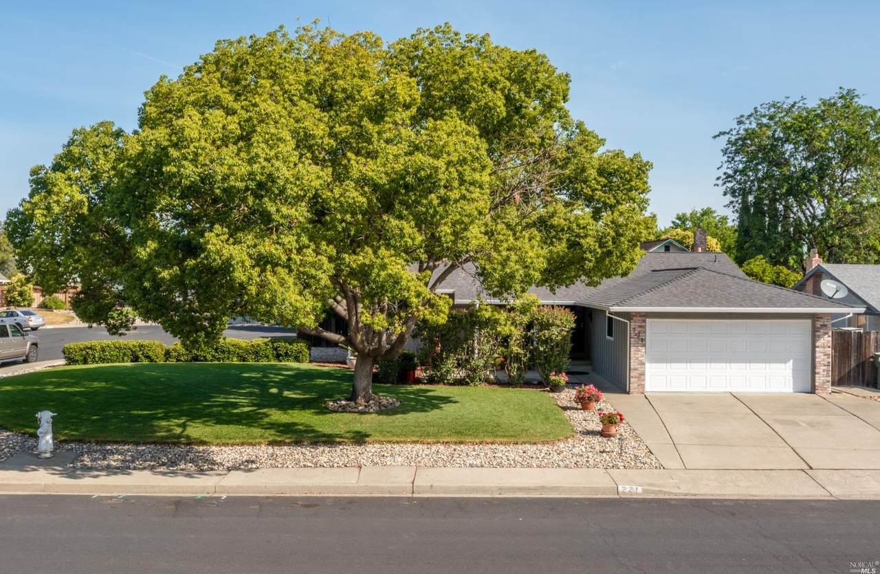 221 Fairview Drive - Photo 1