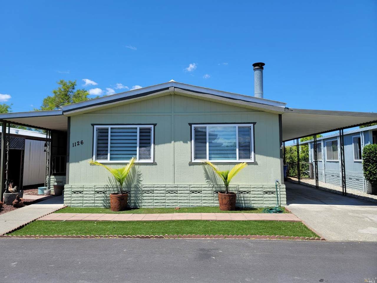 1126 Chinaberry Way - Photo 1