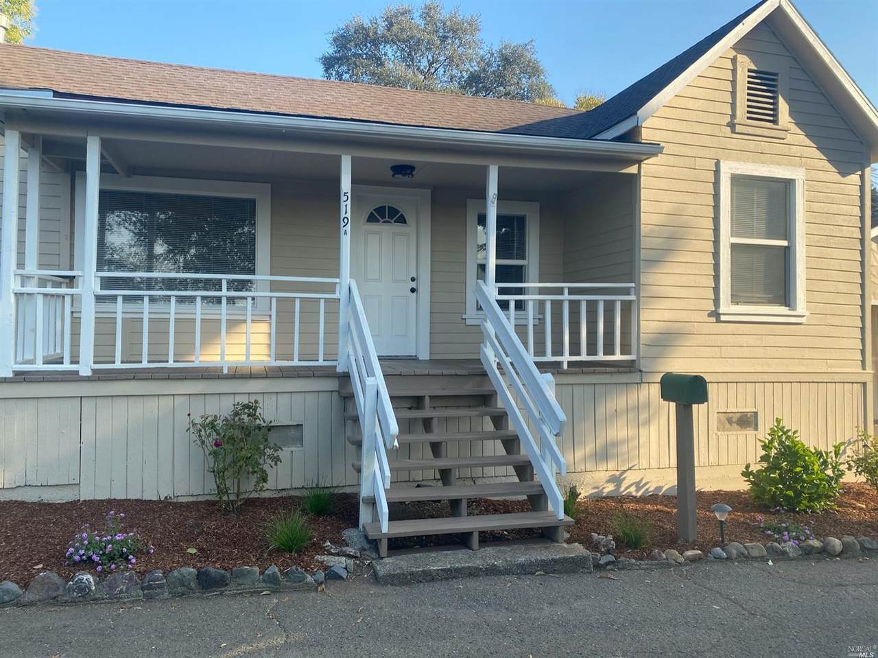 519 Center Street - Photo 1