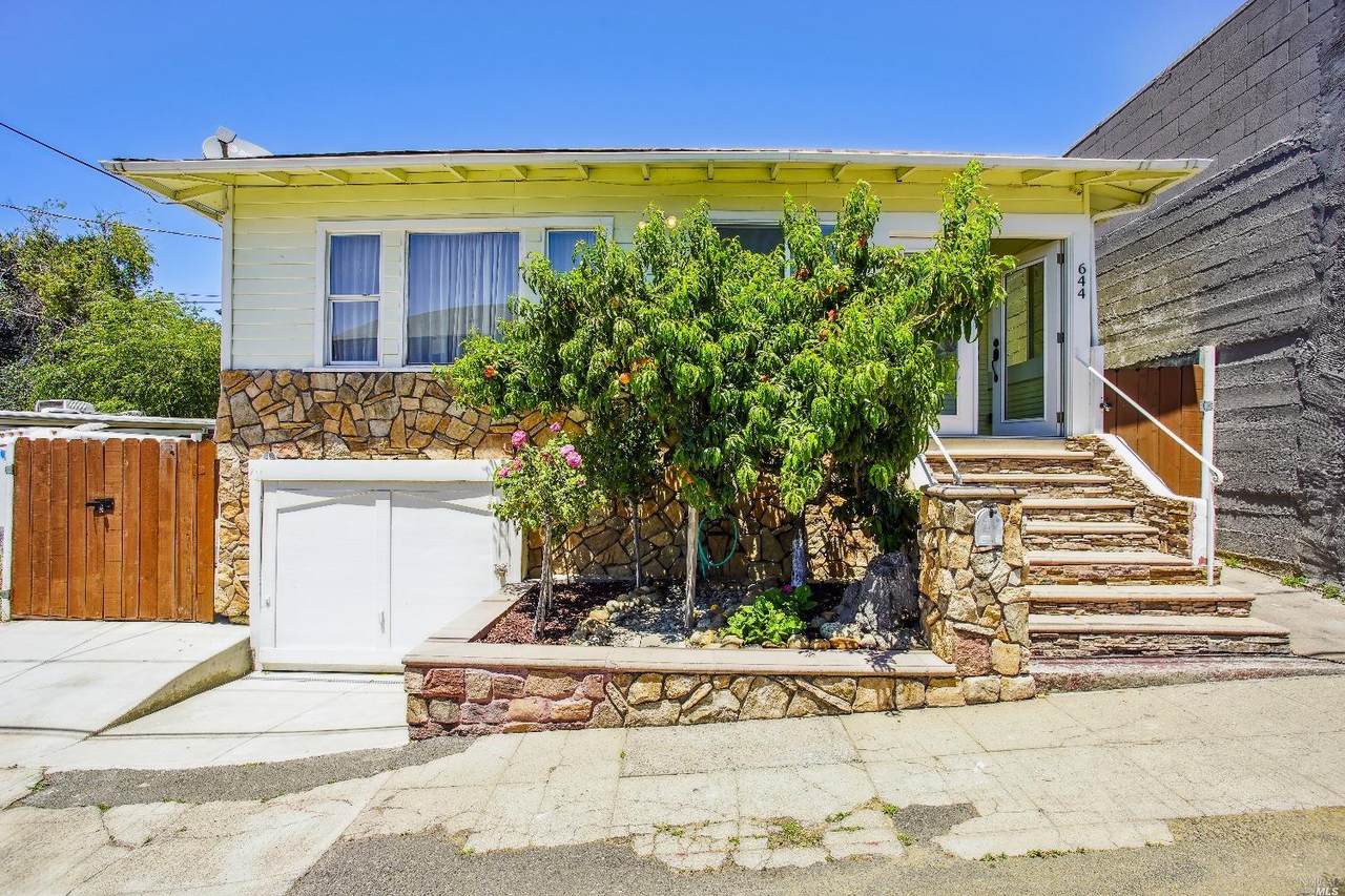644 Everett Place - Photo 1