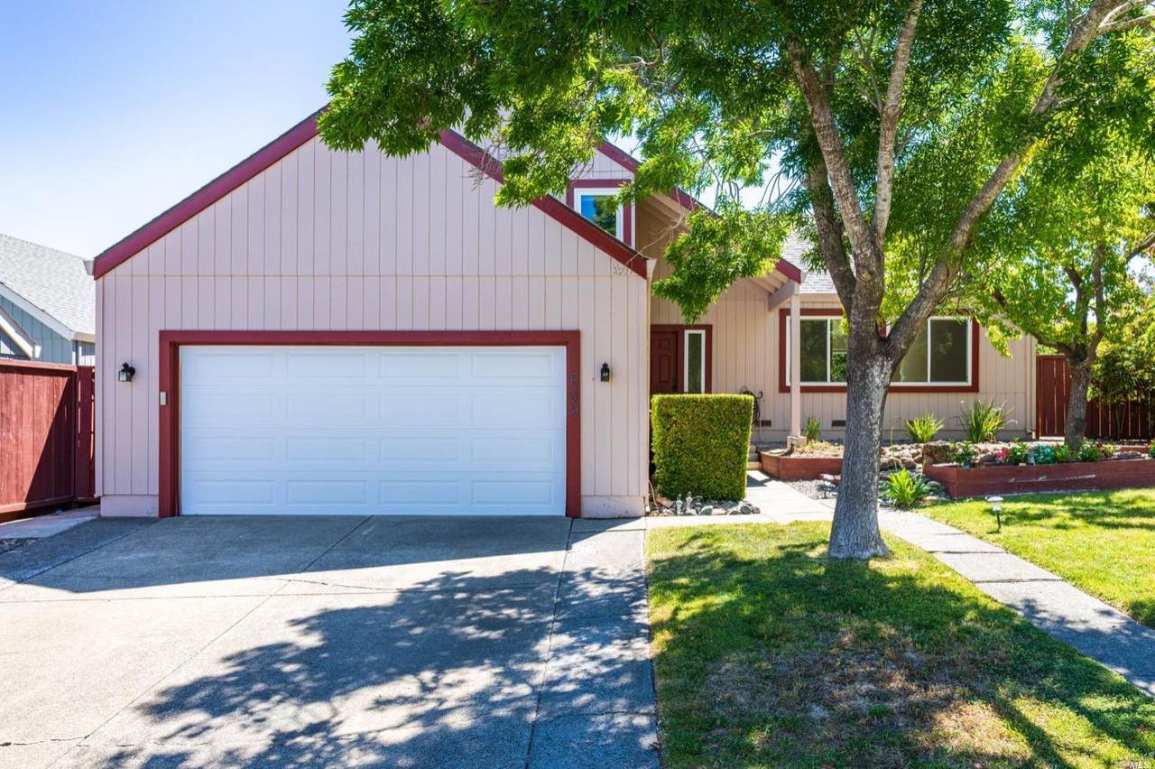 689 Albatross Drive - Photo 1