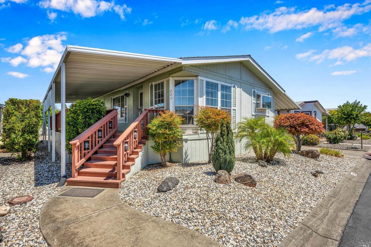 223 Daisy Drive - Photo 1