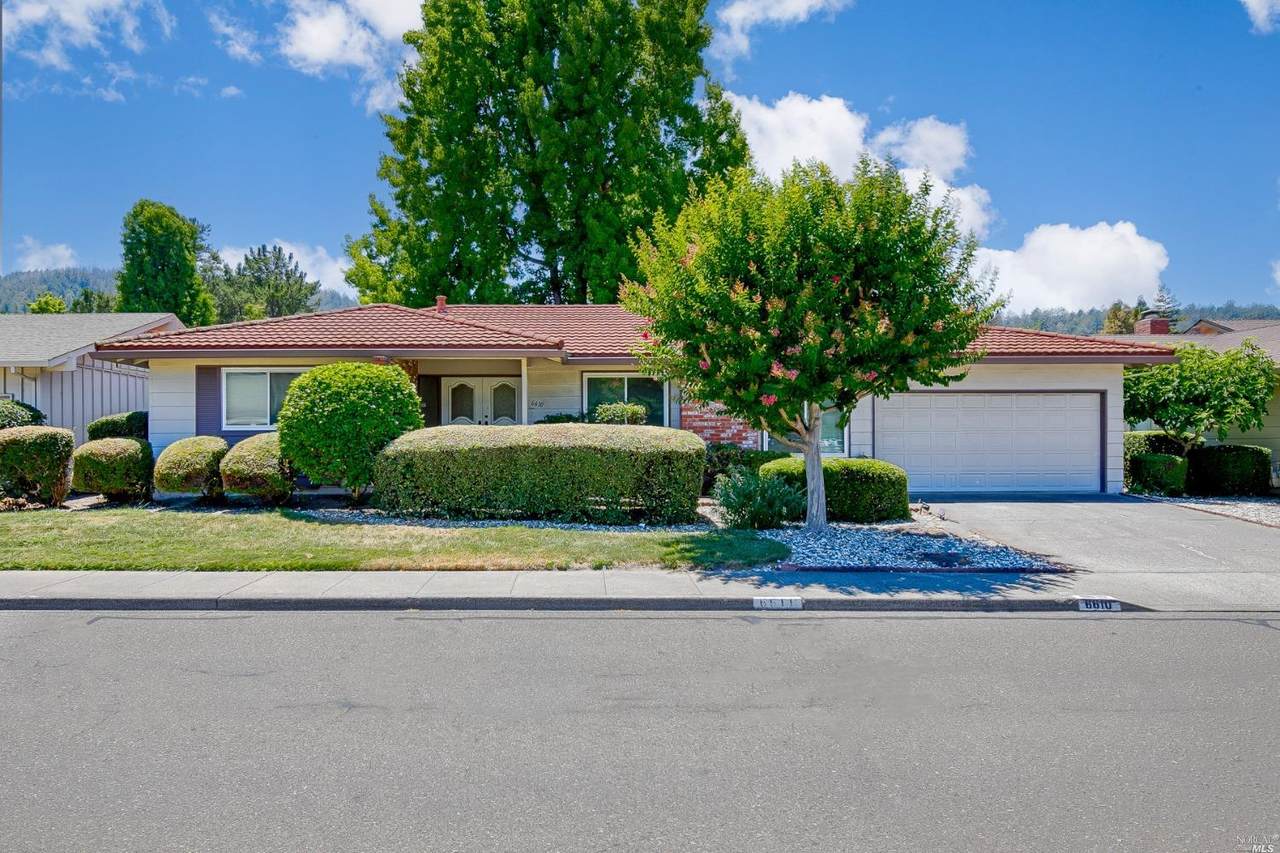6610 Oakmont Drive - Photo 1