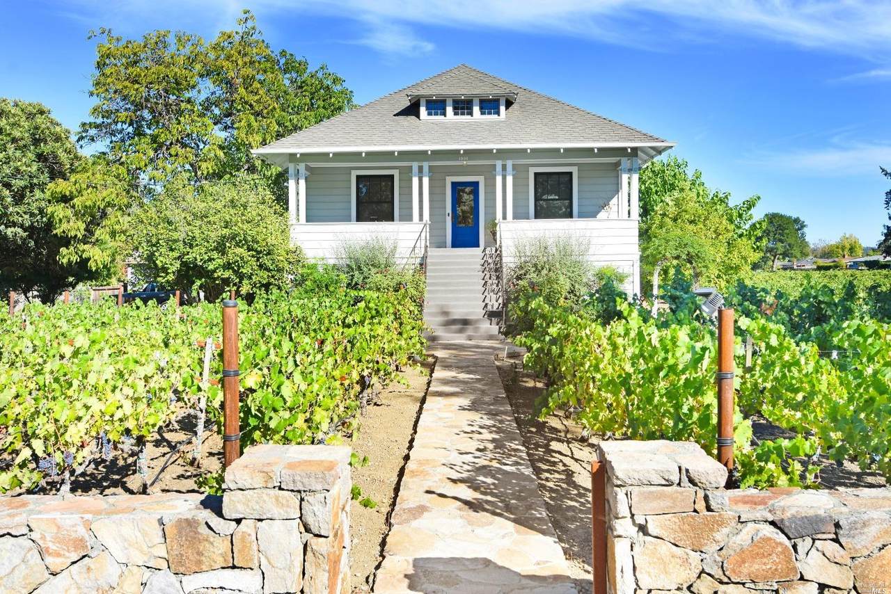 1933 Spring Street - Photo 1