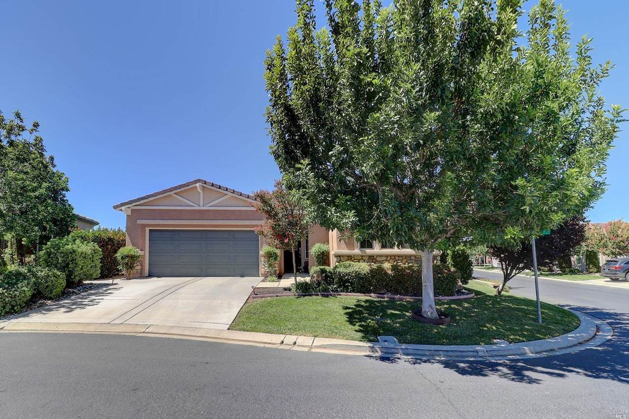 427 Eagle Crest Court - Photo 1
