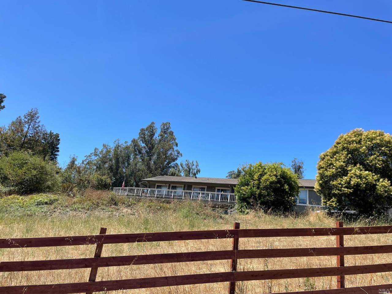 901 Railroad Avenue - Photo 1