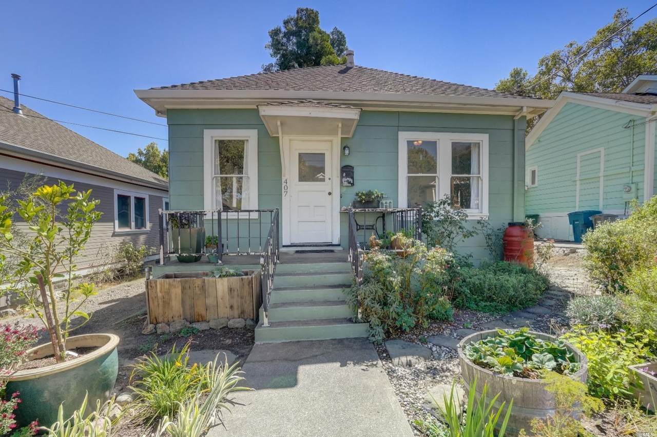 407 Oak Street - Photo 1