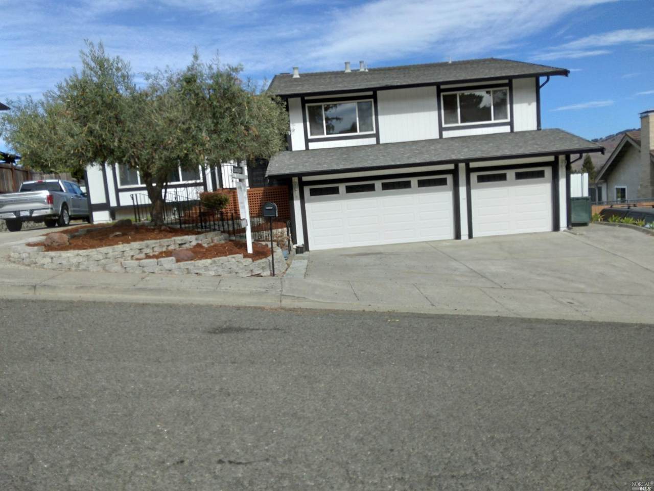 113 Roundhill Court - Photo 1