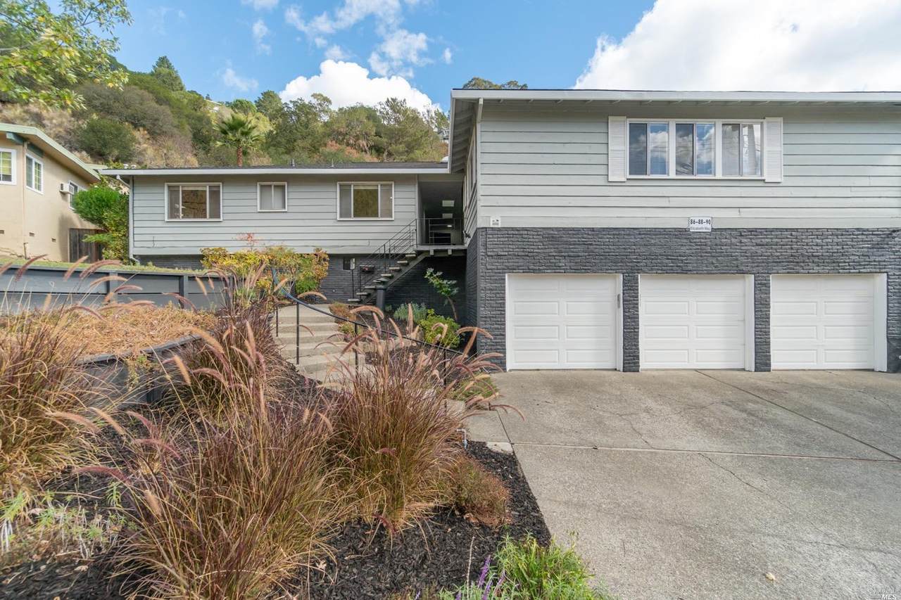 86 Elizabeth Way - Photo 1