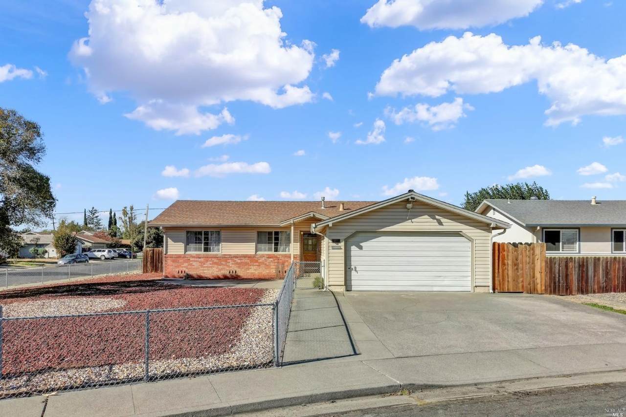 2001 Bluebird Way - Photo 1
