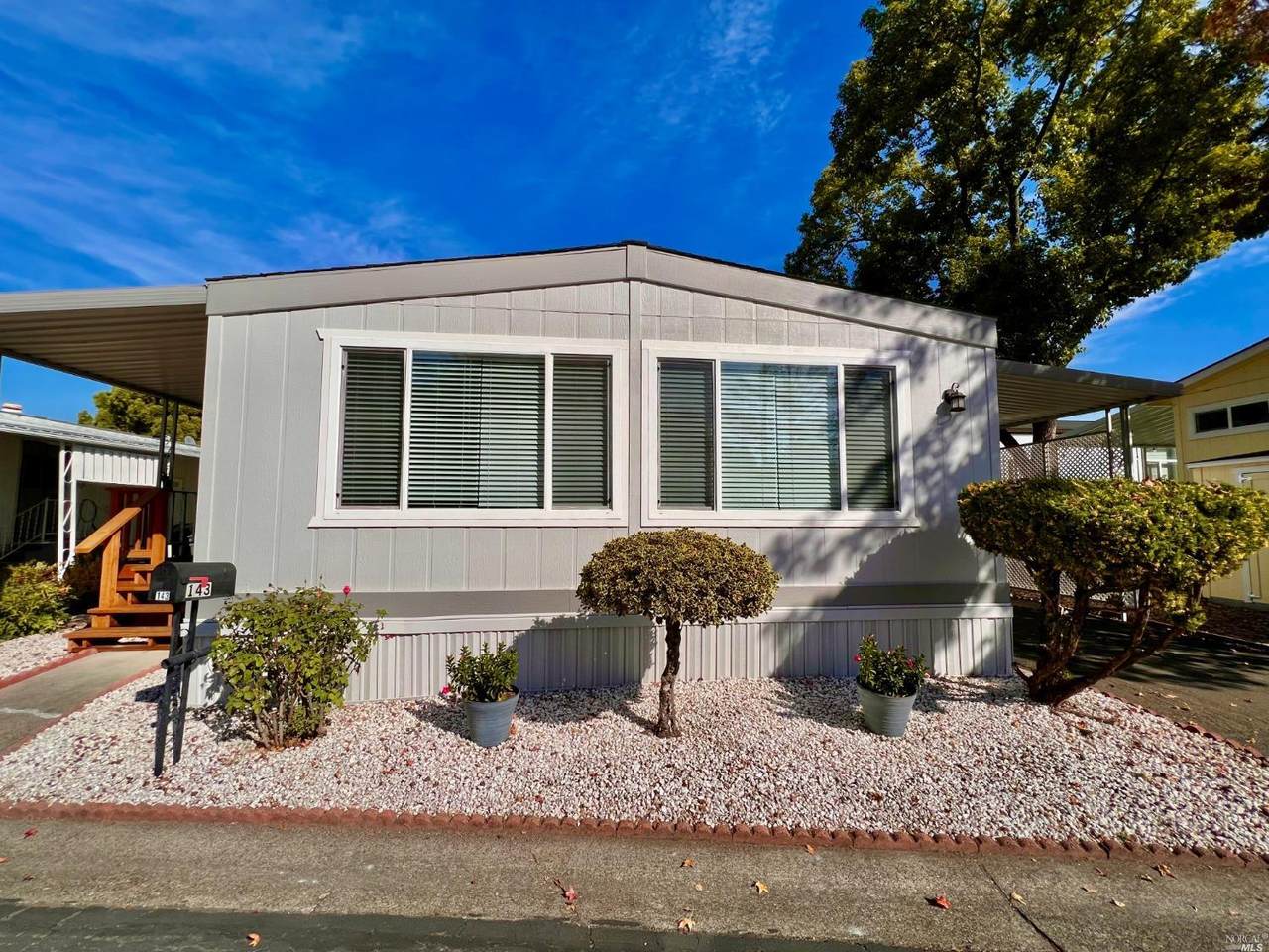 143 Larkspur Drive - Photo 1