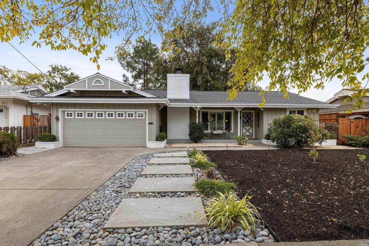 144 Blackstone Drive - Photo 1