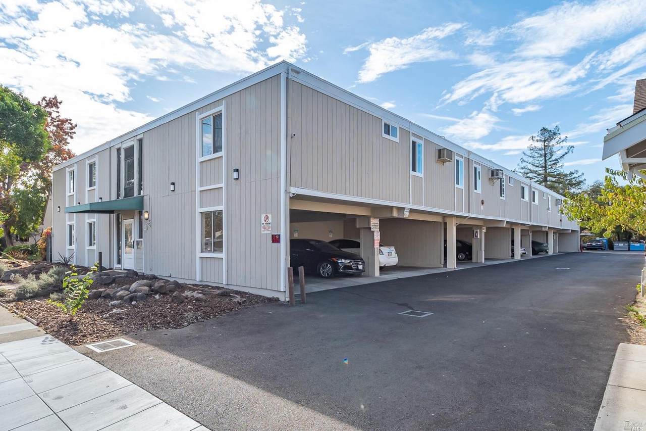 475 E Street - Photo 1