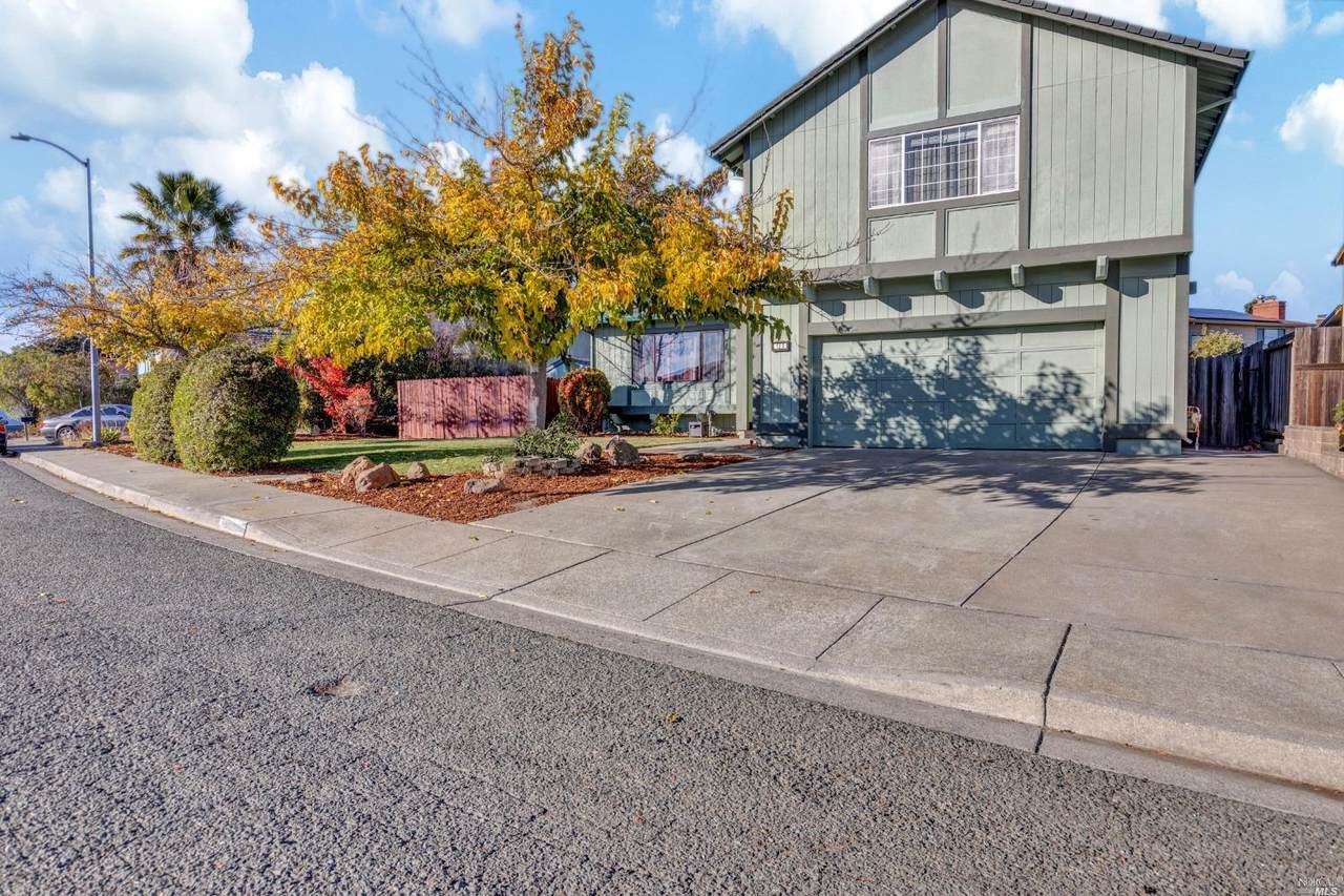 120 Prestwick Court - Photo 1