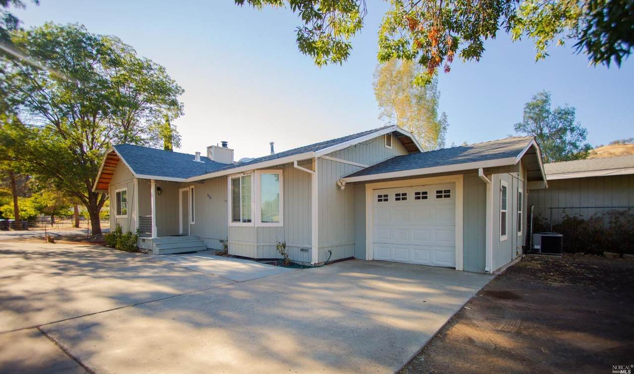 2909 Oak Tree Way - Photo 1