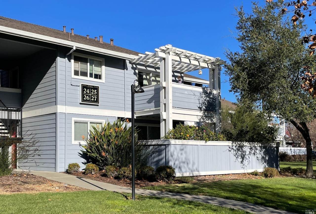 225 Burt Street - Photo 1
