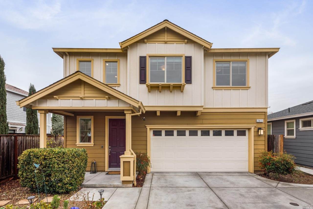 2411 Avignon Circle - Photo 1