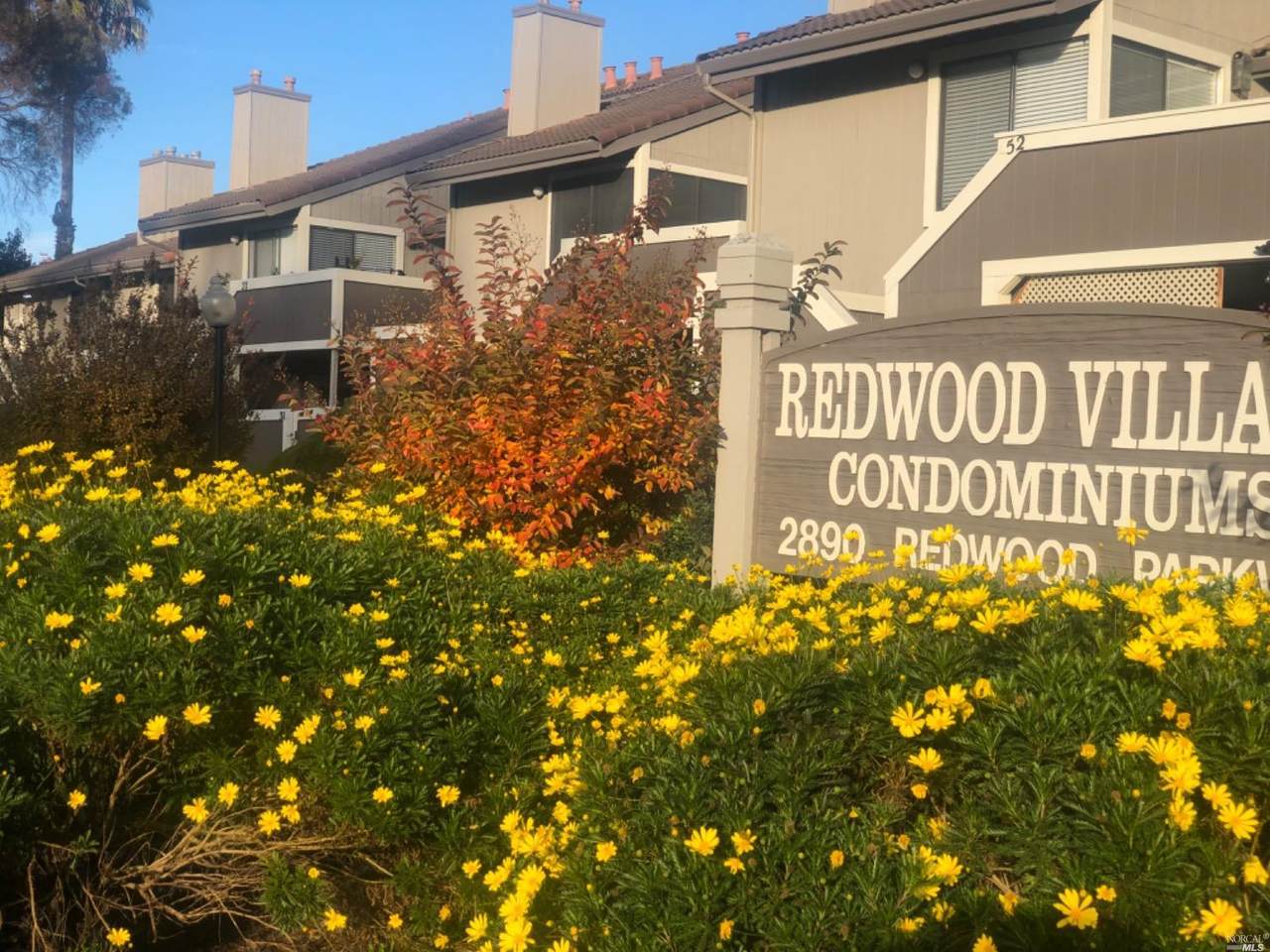 2890 Redwood Parkway - Photo 1