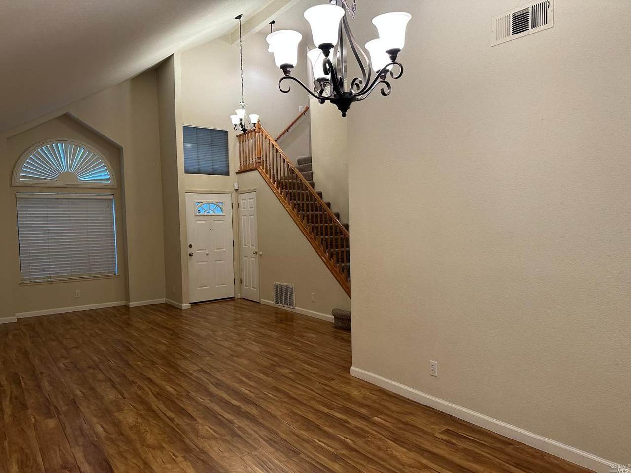 2402 10 Gate Road - Photo 1