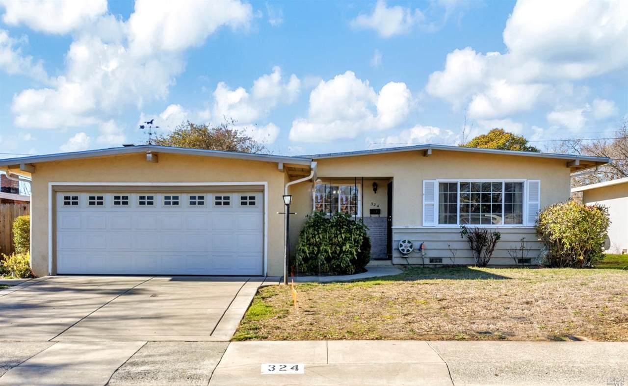 324 Plum Street - Photo 1