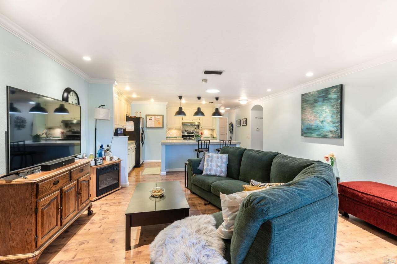 104 Vineyard Circle - Photo 1