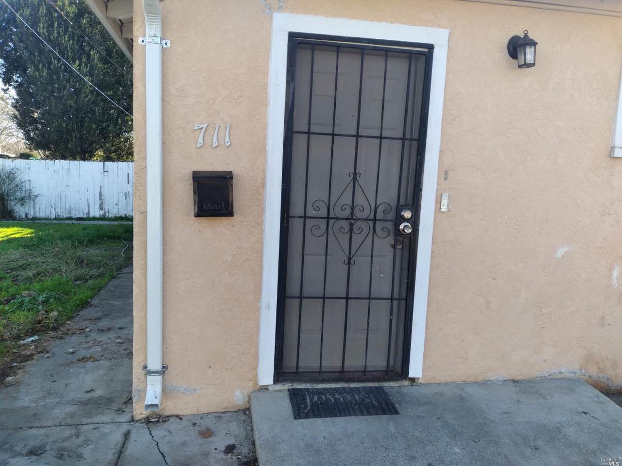 711 Oregon Street - Photo 1