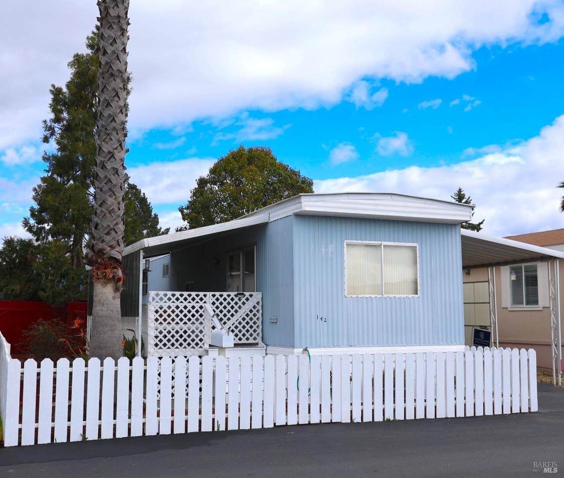 142 Robin Street - Photo 1