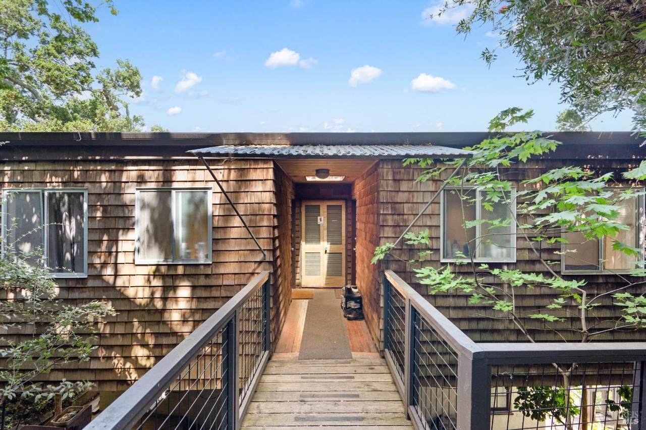 172 Bulkley Avenue - Photo 1