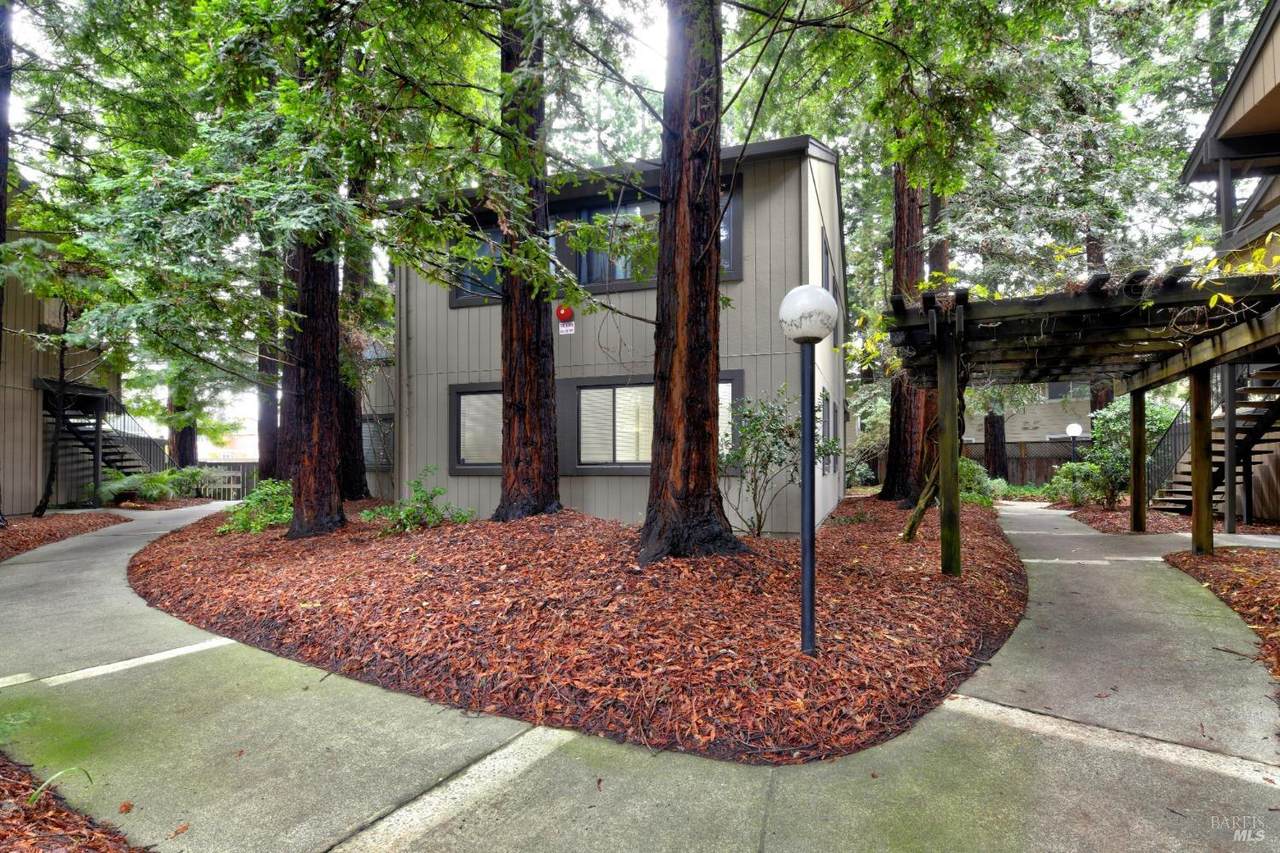 94 Nicholas Court - Photo 1