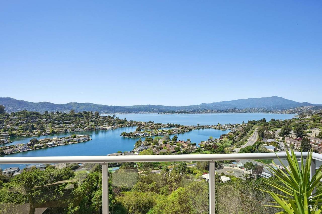 52 Red Hill Circle - Photo 1