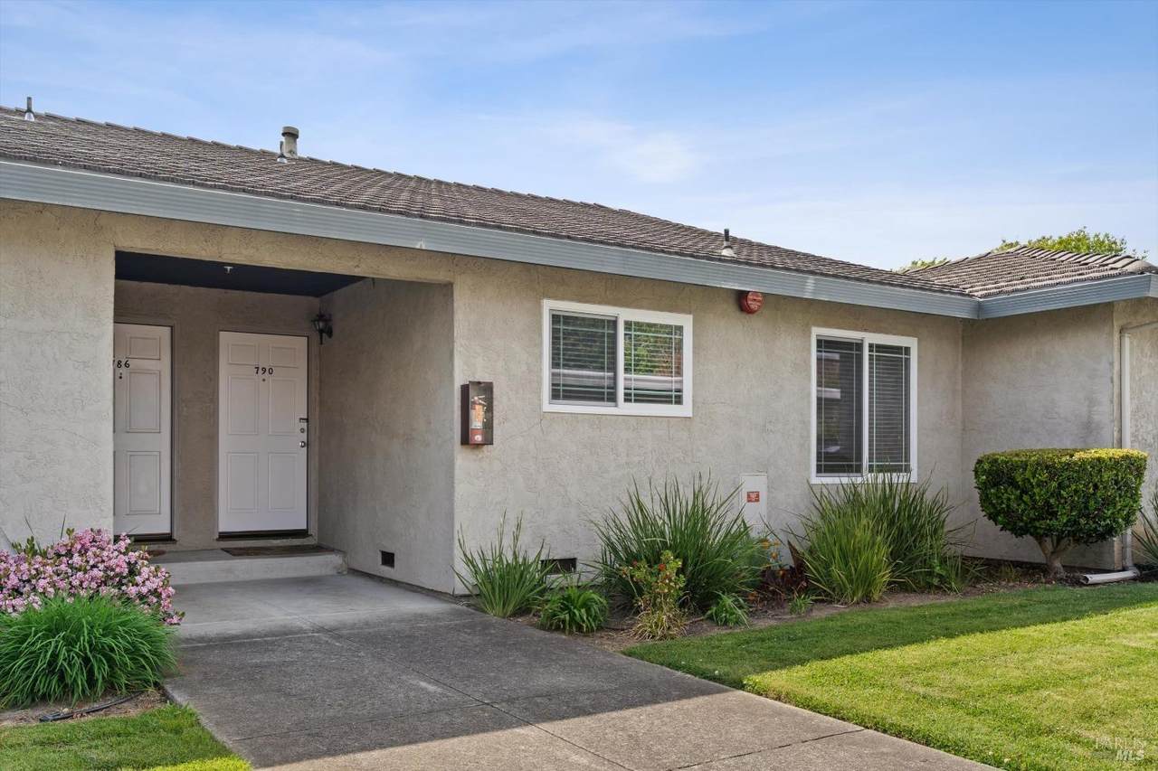 790 William Court - Photo 1