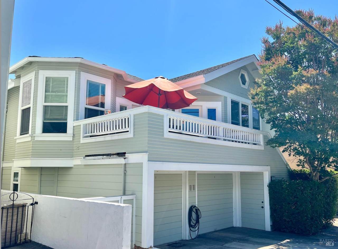 102 F Street - Photo 1