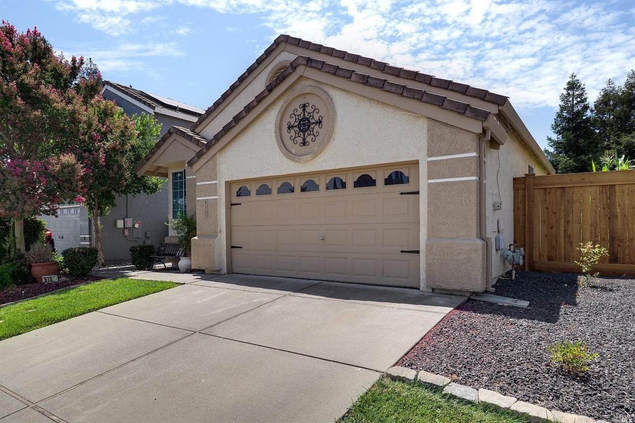 915 Tipperary Drive - Photo 1